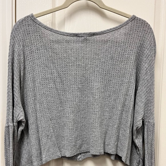 Woven Buttoned Long Sleeve Crop Top - Picture 2 of 2